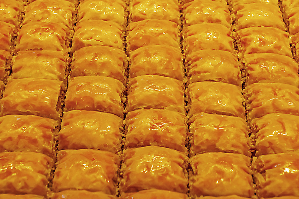 포토 JPG 해외이미지 전통 문화 음식 백그라운드 재료 탁자 디저트 육류 요리 동양인 사람없음 목재 식당 식사 저녁식사 기쁨 빵집 견과류 흰색 신선 달콤 맛 설탕 굽기 지중해 속도 상쾌 반죽 호두 시럽 꿀 동쪽 칠면조 건강식 점심식사 라마단 아랍어 페스츄리 피스타치오 바클라바 튀르키예 해외포토 나무 감정 아시아 빵 바다 컬러 가구 컨셉 식재료 조류 인종 상점 구이 방향 파일형식 이미지허브