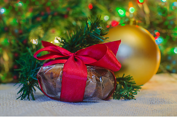 포토 JPG 해외이미지 나무 전통 계절 기념일 행복 리본 크리스마스 겨울 공 탁자 휴가 새로움 선물 이벤트 사람없음 장식 빨간색 초록색 빛 상자 장난감 파티 축제 놀람 거품 장식볼 덮개 나뭇가지 축하 소나무 신용카드 황금 저녁 12월 연도 활 엽서 패키지 전나무 노엘 해외포토 식물 감정 컬러 가구 컨셉 표정 금융 뚜껑 날짜 야간 편지 파일형식 이미지허브