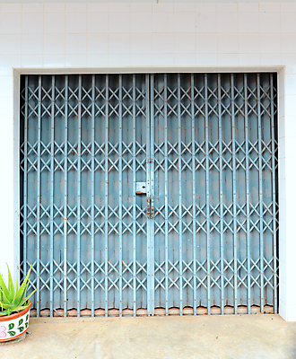 포토 JPG 해외이미지 디자인 아시아 벽 백그라운드 십자가 패턴 태국 벽지 표면 프레임 사람없음 야외 건물 장식 가로 파란색 문 금속 수확 흰색 거친 플랫 닫기 철 묘사 오브젝트 질감 정사각형 옛날 스타일 해외포토 도형 건축물 나라 컬러 무늬 농업 모션 재질 파일형식 이미지허브