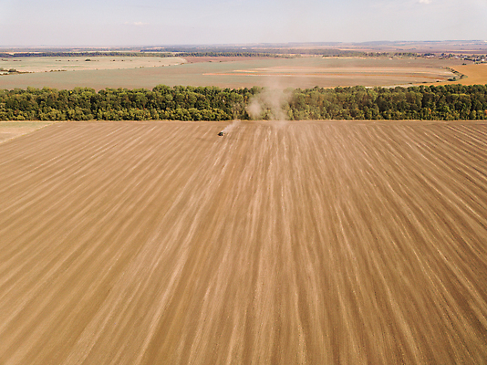 포토 JPG 해외이미지 식물 계절 산업 음식 밭 농업 자연 안테나 씨앗 사람없음 빨간색 농장 농경지 갈색 기계 흙 봄 운전 수확 시골 업무 작업 바퀴 칼날 농부 땅 밀 준비 트랙터 드론 땅바닥 밭일 심기 쟁기 조감도 해외포토 직업 컬러 통신 모션 곡류 바닥 농기계 생태계 특수차량 파일형식 이미지허브