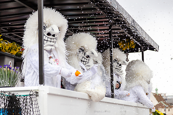 포토 JPG 해외이미지 전통 음악 여행 유니폼 가면 사람 이벤트 사람없음 파티 여행객 축제 도시 센터 던지기 역사 재산 군중 스위스 옷입기 드럼 꽃가루 민화 해외포토 옷 유럽 모션 문화예술 타악기 금융 가루 그림 파일형식 이미지허브