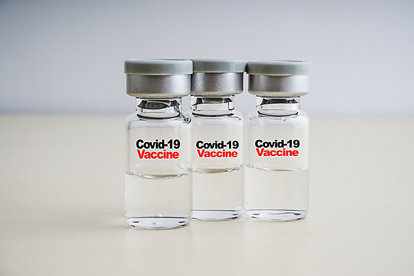 포토 JPG 해외이미지 손 과학 유리병 새로움 건강 병원 주사기 사람 사람없음 치료 약 건강관리 환자 의사 정보 업무 액체 바이러스 질병 심볼 사인 상쾌 예방 감염 주사약 테라피 돌봄 면역력 백신 복용 업그레이드 업데이트 예방접종 예방주사 해외포토 감정 컨셉 의학 의료기기 모션 병_용기 관리 신체부위 뷰티 의료진 작업 접종 파일형식 이미지허브