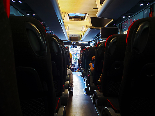 포토 JPG 해외이미지 여행 이동 벤치 의자 교통시설 자동차 휴가 휴식 새로움 버스 실내 가면 안전 사람 앉기 사람없음 내부 도시 복도 고급 공항 승차 서비스 객실 승객 일반 칠면조 자동 줄서기 통근 안락 튀르키예 해외포토 아시아 육상교통 가구 교통 컨셉 모션 조류 대중교통 시설 출근 파일형식 이미지허브