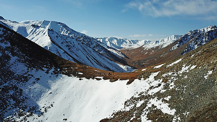 포토 JPG 해외이미지 구름 공원 여행 겨울 자연 하늘 산 안테나 파노라마 사람 풍경 경사 사람없음 야외 파란색 여행객 골짜기 계곡 얼음 트래킹 하이킹 추위 흰색 그룹 암초 드론 절정 조감도 카자흐스탄 눈내림 해외포토 자연요소 계절 공공시설 아시아 컬러 통신 레저 눈_날씨 촬영기법 생태계 파일형식 이미지허브