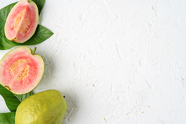 포토 JPG 해외이미지 음식 분홍색 조각 백그라운드 잎 과일 탁자 건강 사람없음 빨간색 초록색 주스 공백 흰색 신선 닫기 달콤 맛 자르기 유기농 머리위 고립 이국적 카피스페이스 해외포토 식물 웰빙 음료 컬러 가구 컨셉 모션 파일형식 이미지허브