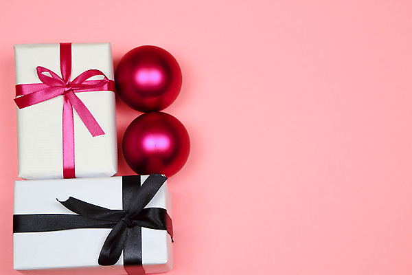 포토 JPG 해외이미지 리본 분홍색 포장 선물 사람없음 선물상자 상자 장식볼 축하 오브젝트 포장소품 카피스페이스 해외포토 컬러 컨셉 장식 공백 포장재료 파일형식 이미지허브
