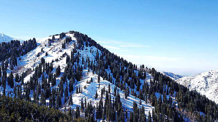 포토 JPG 해외이미지 나무 구름 계절 여행 크리스마스 겨울 자연 하늘 바람 산 안테나 파노라마 그림자 풍경 경사 사람없음 파란색 태양 계곡 냉동 추위 광선 흰색 정상 숲 휴양지 장면 드론 절정 카자흐스탄 눈내림 가문비나무 해외포토 자연요소 식물 기념일 아시아 컬러 통신 날씨 눈_날씨 촬영기법 장소 생태계 파일형식 이미지허브