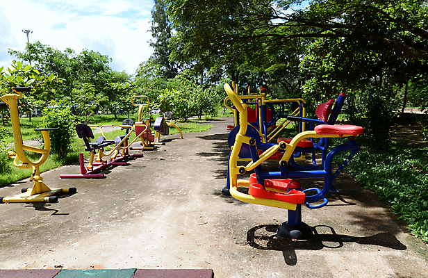 포토 JPG 해외이미지 나무 라이프스타일 공원 스포츠 포즈 다이어트 태국 휴식 거리 건강 동양인 잔디 사람없음 야외 초록색 세트 컬러풀 운동 정원 힘 기계 장비 공구 역 놀이터 몸무게 연습 체육관 일반 돌봄 땅바닥 무료 해외포토 식물 공공시설 아시아 컬러 컨셉 교통시설 모션 놀이 바닥 인종 생활 도구 파일형식 이미지허브