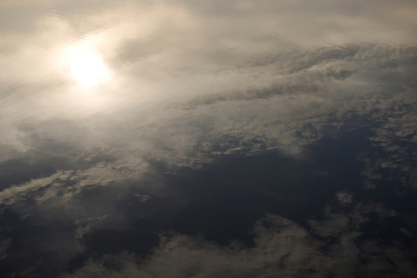 포토 JPG 해외이미지 주간 계절 호수 물결 백그라운드 하늘 날씨 추상 잉글랜드 사람없음 야외 물 빛 반짝임 햇빛 태양 반사 우주 맑음 침묵 일몰 거울 연못 저녁 질감 부드러움 반대 잔물결 평야 카피스페이스 세련 해외포토 자연요소 무늬 모션 자연 영국 노을 소리 공백 감각 야간 파일형식 이미지허브