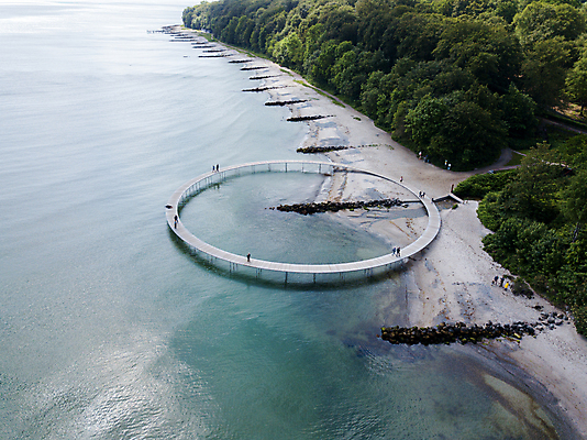 포토 JPG 해외이미지 디자인 모래 바다 여행 건축양식 자연 하늘 추상 휴가 안테나 덴마크 미술 사람 사람없음 야외 물 파란색 여행객 항구 도시 만 숲 방파제 드론 무한 해외포토 자연요소 공공시설 건축 컬러 무늬 통신 교통시설 문화예술 북유럽 생태계 파일형식 이미지허브