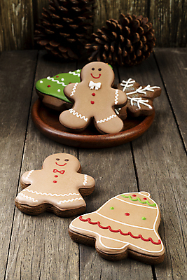 포토 JPG 해외이미지 나무 전통 음식 빵 크리스마스 탁자 휴가 새해 요리 사람없음 목재 장식 빵집 종 축하 눈송이 달콤 맛 설탕 굽기 밀가루 솔방울 생강 페스츄리 해외포토 식물 기념일 가구 컨셉 채소 재료 눈_날씨 상점 가루 구이 파일형식 이미지허브