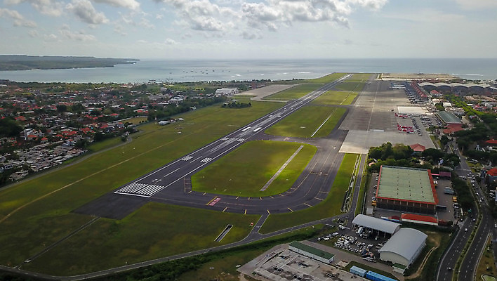 포토 JPG 해외이미지 구름 아시아 바다 섬 여행 자연 하늘 안테나 풍경 사람없음 물 여름 파란색 뷰티 놀람 흰색 분위기 연결 속도 인도네시아 대패 드론 터키석 화창 카피스페이스 해외포토 자연요소 계절 감정 나라 컬러 컨셉 통신 날씨 표정 공백 보석 생태계 파일형식 이미지허브