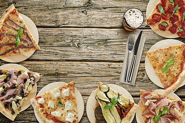 포토 JPG 해외이미지 식기 음식 조각 토마토 채소 재료 탁자 치즈 피자 패스트푸드 사람없음 목재 식사 저녁식사 이탈리아 껍질 시골 신선 소시지 맛 케첩 향신료 올리브 베이컨 바질 마르게리타피자 모짜렐라치즈 페퍼로니 피자집 해외포토 나무 열매 유럽 가구 컨셉 유제품 서양음식 돼지고기 상점 소스_음식 가공식품 인스턴트 향미료 파일형식 이미지허브