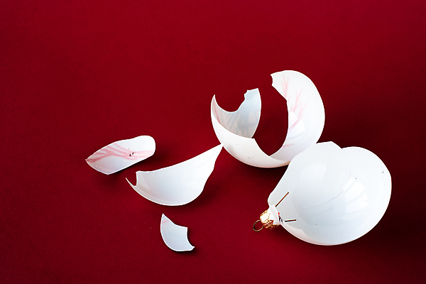 포토 JPG 해외이미지 모양 디자인 계절 백그라운드 컨셉 크리스마스 겨울 부분 공 유리 휴가 새해 선물 사람없음 장식 빨간색 빛 장난감 거품 손상 장식볼 흰색 축하 원형 입자 12월 사건 오브젝트 날카로움 문제 고립 깨짐 여의주 재앙 취급주의 해외포토 도형 기념일 컬러 재질 경고 날짜 파일형식 이미지허브