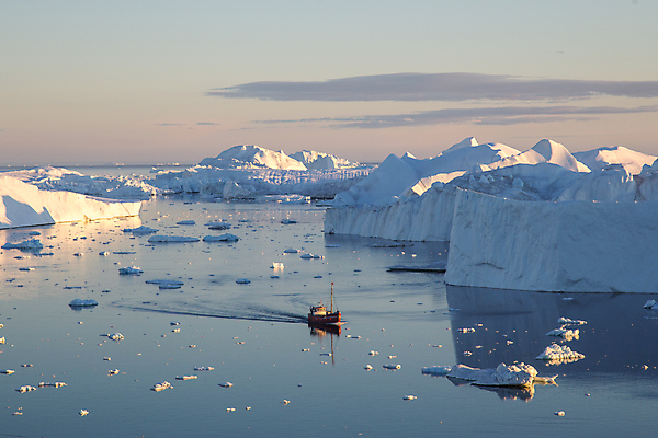 포토 JPG 해외이미지 행복 바다 여행 자연 낚시 어류 사람없음 야외 빨간색 물 태양 여행객 평화 환경 얼음 세계문화유산 자유 어선 보트 야간 북극 빙하 빙산 그린란드 해외포토 자연요소 감정 컬러 섬 컨셉 배_교통 레저 덴마크 사람 수중동물 문화재 극지방 생태계 파일형식 이미지허브