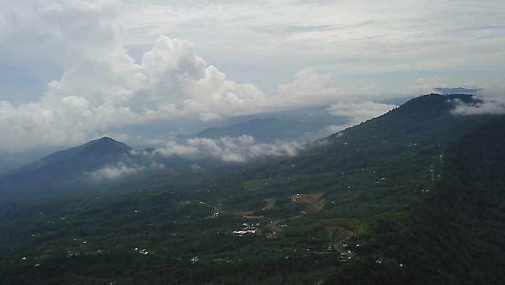 포토 JPG 해외이미지 나무 식물 아시아 길 호수 섬 여행 백그라운드 밭 골프 건축양식 자연 하늘 휴가 산 주택 안테나 풍경 사람없음 야외 건물 초록색 물 빛 정원 시골 숲 쌍둥이 휴양지 대문 발리 인도네시아 장면 절정 해외포토 자연요소 건축물 건축 나라 컬러 농업 통신 가족 구기 문 장소 생태계 파일형식 이미지허브