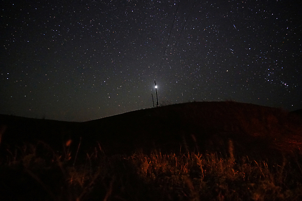 포토 JPG 해외이미지 별 밤하늘 산 사람없음 야외 빛 분위기 야간 감성 몽환 해외포토 자연요소 컨셉 하늘 파일형식 이미지허브