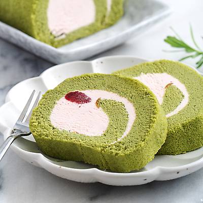 포토 JPG 해외이미지 접시 포크 디저트 실내 사람없음 달콤 흰배경 로즈메리 롤케이크 녹차맛 해외포토 식기 음식 백그라운드 내부 케이크 흰색 맛 녹차 허브 파일형식 이미지허브