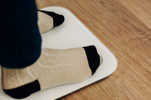 포토 JPG 해외이미지 라이프스타일 스포츠 컨셉 신체 다이어트 통신 발 건강 저울 사람 사람없음 운동 디지털 스크린 모니터 터치 흰색 긴급 어플리케이션 몸무게 연결 비만 측정 시스템 혁명 돌봄 합판 웨어러블 해외포토 컬러 모션 생활 신체부위 컴퓨터 몸매 파일형식 이미지허브