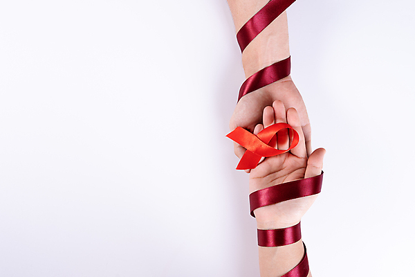 포토 JPG 해외이미지 손 리본 캠페인 백그라운드 컨셉 건강 사람없음 치료 빨간색 세계 약 우주 희망 고통 하트 잡기 바이러스 보호 질병 12월 심볼 사인 예방 싸움 긍정 감염 전염 암 고립 돌봄 면역력 에이즈 지원 헬프 해외포토 모양 감정 컬러 의학 모션 신체부위 도움 날짜 파일형식 이미지허브