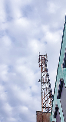 포토 JPG 해외이미지 접시 산업 파도 백그라운드 인터넷 비즈니스 통신 하늘 모바일 안테나 사람없음 파란색 스마트폰 글로벌 탑 금속 디지털 텔레비전 자료 장비 인공위성 정보 흰색 네트워크 전자레인지 역 연결 무선전화기 수화기 라디오 신호 방송 전염 돛대 송신기 철강 셀룰러 4G 해외포토 식기 건축물 바다 컬러 교통시설 재질 IT 전자제품 핸드폰 스마트기기 가전제품 레인지 질병 전화기 감염 파일형식 이미지허브