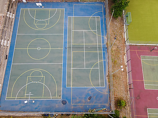 포토 JPG 해외이미지 라이프스타일 선 스포츠 밭 농구 안테나 사람없음 야외 가로 파란색 하이앵글 컬러풀 주름 놀이터 테두리 각도 구성 드론 법정 조감도 해외포토 뷰포인트 컬러 농업 통신 놀이 생활 구기 파일형식 이미지허브