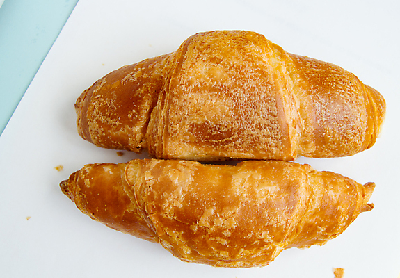 포토 JPG 해외이미지 1 전통 음식 백그라운드 컨셉 2 탁자 아침 디저트 사람없음 목재 갈색 케이크 주방 검은색 카페 빵집 껍질 흰색 신선 황금 달콤 아침식사 정상 굽기 퍼프 롤 버터 카푸치노 프랑스어 번 해외포토 주간 나무 문자 커피 빵 컬러 가구 재료 상점 식사 맛 구이 파일형식 이미지허브