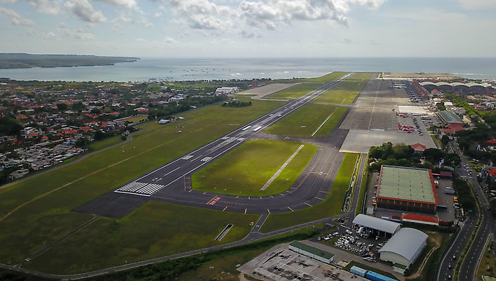 포토 JPG 해외이미지 구름 아시아 바다 섬 여행 자연 하늘 안테나 풍경 사람없음 물 여름 파란색 뷰티 놀람 흰색 분위기 연결 속도 인도네시아 대패 드론 터키석 화창 카피스페이스 해외포토 자연요소 계절 감정 나라 컬러 컨셉 통신 날씨 표정 공백 보석 생태계 파일형식 이미지허브
