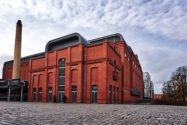 포토 JPG 해외이미지 유럽 산업 벽 건축양식 창문 유리 하늘 굴뚝 사람없음 건물 탑 금속 도시 보행로 파편 정사각형 폴란드 양조장 옛날 개조 해외포토 도형 건축물 건축 나라 길 재질 파일형식 이미지허브