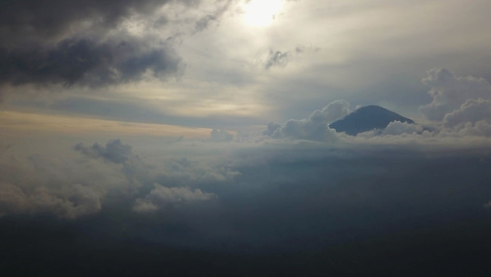 포토 JPG 해외이미지 나무 구름 아시아 바다 섬 여행 백그라운드 자연 하늘 아침 날씨 휴가 산 풍경 해변 사람없음 야외 여름 컬러풀 태양 일출 새벽 안개 광선 시골 신선 숲 인도인 언덕 발리 인도네시아 태평양 솜털 내추럴 대패 파라다이스 해외포토 주간 자연요소 외국인 식물 계절 나라 컬러 동양인 노을 생태계 파일형식 이미지허브