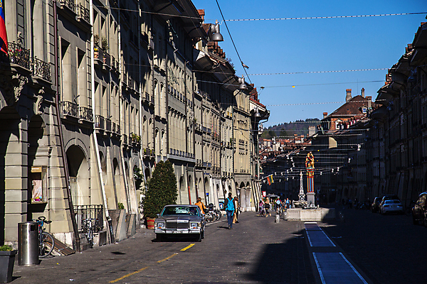포토 JPG 해외이미지 디자인 유럽 벽 여행 건축양식 자동차 하늘 지붕 거리 주택 사람 사람없음 건물 도시풍경 문 탑 흐름 바위 도시 센터 역사 재산 도심 스위스 타운 베른 옛날 해외포토 건축물 건축 나라 육상교통 컨셉 풍경 금융 돌_바위 파일형식 이미지허브