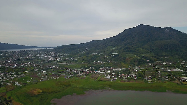 포토 JPG 해외이미지 나무 식물 구름 아시아 길 호수 섬 여행 백그라운드 밭 골프 건축양식 자연 하늘 휴가 산 주택 안테나 풍경 사람없음 야외 건물 초록색 물 여름 파란색 마을 환경 정원 숲 열대우림 쌍둥이 언덕 휴양지 대문 발리 인도네시아 해외포토 자연요소 건축물 계절 건축 나라 컬러 농업 통신 가족 구기 문 장소 생태계 파일형식 이미지허브