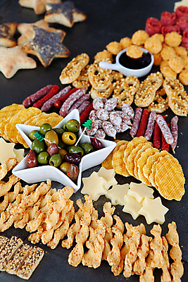 포토 JPG 해외이미지 기념일 별 크리스마스 휴가 치즈 새해 사람없음 세로 크리스마스트리 파티 크래커 소시지 올리브 살라미 입가심 짠맛 브레첼 해외포토 자연요소 열매 디저트 유제품 이벤트 쿠키 가공식품 맛 파일형식 이미지허브