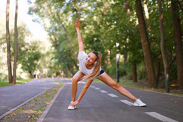 포토 JPG 해외이미지 전신 백인 공원 여자 아침 건강 한명 사람 성인 야외 앞모습 여름 운동복 조깅 운동 스트레칭 숲 준비 손뻗기 성인여자한명만 해외포토 주간 서양인 1 옷 계절 공공시설 뷰포인트 모션 여자한명만 성인여자만 파일형식 이미지허브