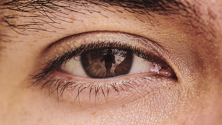 포토 JPG 해외이미지 학생 응시 여자 어린이 백그라운드 컨셉 건강 사람 사람없음 파란색 뷰티 화장품 흰색 관찰 오픈 닫기 눈동자 눈썹 속눈썹 손목시계 시력 비전 감시 붓꽃 정맥 내추럴 고립 돌봄 제어 해외포토 시선 꽃 얼굴 시계 컬러 장신구 모션 눈_신체부위 혈관 파일형식 이미지허브