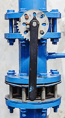 포토 JPG 해외이미지 산업 백그라운드 주택 손잡이 사람없음 빨간색 물 파란색 장비 흐름 공구 원형 제조 플라스틱 서비스 대문 튜브 유지 배수구 개선 놋쇠 압력 제어 파이프라인 공급 해외포토 자연요소 도형 컬러 컨셉 재질 건물 문 도구 파이프_관 파일형식 이미지허브