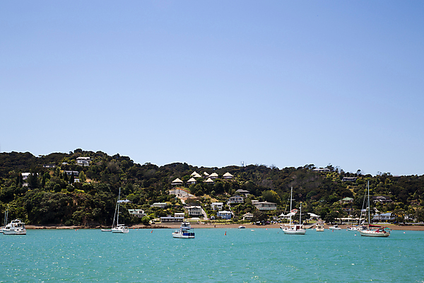 포토 JPG 해외이미지 모래 파도 바다 섬 여행 요트 휴가 새로움 주택 항해 사람없음 파란색 여행객 마을 만 보트 역사 북쪽 타운 닻 해외포토 컬러 컨셉 배_교통 사람 건물 도시 방향 파일형식 이미지허브