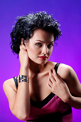 포토 JPG 해외이미지 백인 1 라이프스타일 여자 유럽 얼굴 장신구 갈색머리 한명 사람 성인 뷰티 유행 화장품 화려 닫기 오브젝트 고립 표현성 완전 해외포토 서양인 헤어스타일 나라 컨셉 모션 생활 신체부위 파일형식 이미지허브