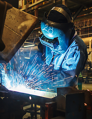 포토 JPG 해외이미지 남자 실내 고개숙이기 한명 상반신 성인 옆모습 빛 업무 연기 불똥 용접 용접공 용접기 용접마스크 철강 성인남자한명만 해외포토 직업 1 뷰포인트 숙이기 마스크 사람 내부 작업 남자한명만 성인남자만 파일형식 이미지허브