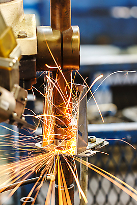 포토 JPG 해외이미지 실내 사람없음 아웃포커스 빛 기계 업무 불똥 용접 용접기 철강 해외포토 촬영기법 내부 작업 파일형식 이미지허브