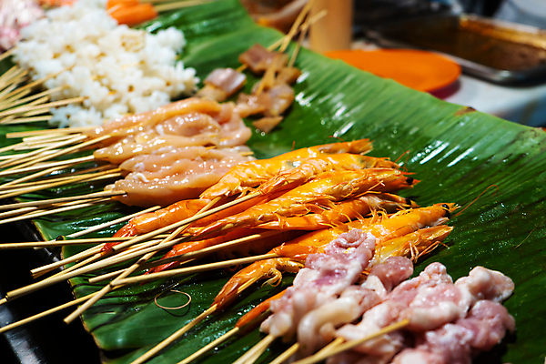 포토 JPG 해외이미지 전통 접시 아시아 문화 음식 여행 공 태국 새우 거리 종류 육류 돼지고기 어류 요리 동양인 사람없음 식사 저녁식사 치킨 중국 소고기 튀김 신선 뜨거움 막대기 소시지 꼬치 시장 맛 그릴 바비큐 미트볼 굽기 먹기 매움 점심식사 해외포토 식기 나라 컨셉 식재료 모션 주방용품 갑각류 인종 수중동물 가공식품 구이 닭고기요리 파일형식 이미지허브