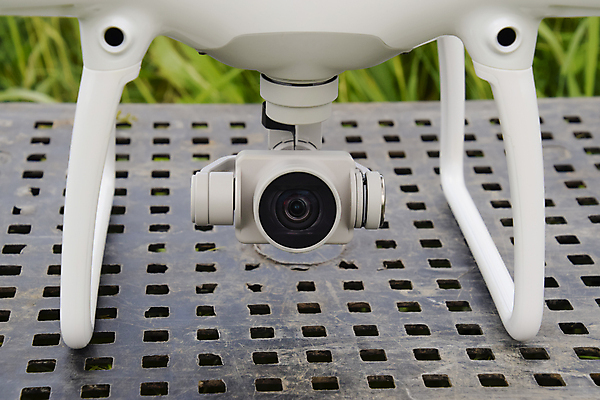 포토 JPG 해외이미지 구름 직업 밭 하늘 산 안테나 사람없음 초록색 상자 카메라 디지털 장비 흰색 도움 4 플라스틱 로봇 준비 프로펠러 보안 탐색 동영상 설정 국회 GPS 드론 땅바닥 센서 스파이 제어 해외포토 자연요소 컬러 컨셉 농업 통신 재질 바닥 안전 전자제품 숫자 파일형식 이미지허브