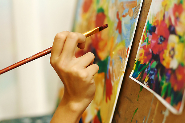 포토 JPG 해외이미지 손 들기 아웃포커스 신체부위 붓 그리기 그림 해외포토 모션 촬영기법 사람 파일형식 이미지허브