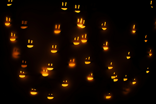 포토 JPG 해외이미지 디자인 행복 별 얼굴 백그라운드 전구 벽지 추상 불꽃 미술 미소 사람없음 빛 반짝임 노란색 검은색 축제 어둠 흰색 점 화려 황금 야간 소프트포커스 심볼 보케 문학 마법 제비 광 블러 엘리먼트 많음 카피스페이스 해외포토 자연요소 감정 컬러 컨셉 무늬 모션 조류 불 문화예술 촬영기법 표정 신체부위 공백 파일형식 이미지허브