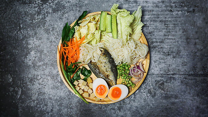 포토 JPG 해외이미지 전통 접시 음식 채소 젓가락 태국 고추 탁자 밥 오이 거리 건강 육류 어류 요리 동양인 사람없음 목재 초록색 식당 계란 식사 당근 샐러드 튀김 흰색 신선 이름 사발 시장 혼합 국수 매움 양배추 서빙 깨 라임 고등어 생강 삶기 스타일 해외포토 나무 식기 아시아 컬러 가구 과일 식재료 재료 뿌리채소 수저 인종 상점 알 수중동물 면류 조미료 사기그릇 맛 파일형식 이미지허브