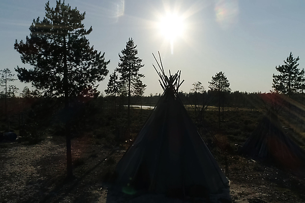 포토 JPG 해외이미지 나무 전통 여행 겨울 사슴 텐트 그림자 사람 사람없음 목재 여름 태양 쌓기 얼음 일몰 흰색 소나무 원형 저녁 숲 난로 북극 서리 러시아 썰매 북쪽 알래스카 내추럴 밭일 시베리아 제설기 철강 스타일 해외포토 자연요소 도형 식물 계절 유럽 컬러 재료 포유류 모션 캠핑도구 노을 미국 야간 난방기 극지방 방향 제설 파일형식 이미지허브