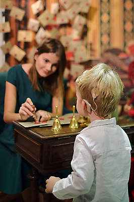 포토 JPG 해외이미지 크리스마스 가이드 놀이 휴가 새해 함께함 선물 두명 독서 크리스마스트리 산타클로스 소리 수확 종 물개 편지 진동 우표 적자 해외포토 직업 기념일 컨셉 농업 포유류 사람 바다동물 파일형식 이미지허브