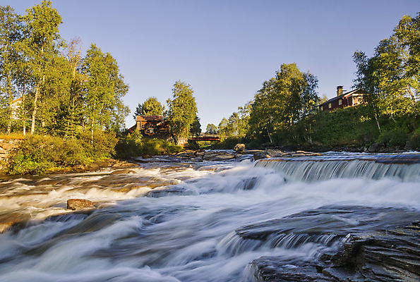 포토 JPG 해외이미지 나무 여행 자연 하늘 아침 휴가 주택 스웨덴 사람없음 건물 물 파란색 빛 강 폭포 개울 급류 해외포토 주간 자연요소 식물 건축물 컬러 북유럽 생태계 파일형식 이미지허브