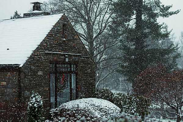 포토 JPG 해외이미지 외관 계절 크리스마스 캐나다 겨울 지붕 부동산 바람 날씨 출입구 주택 사람 사람없음 야외 건물 문 냉동 얼음 미국 추위 안개 흰색 도시 눈송이 떨어짐 12월 폭풍 타운 이웃 눈보라 1월 교외 제설기 폭설 눈내림 해외포토 자연요소 건축물 기념일 컬러 컨셉 북아메리카 눈_날씨 날짜 재산 자연재해 제설 파일형식 이미지허브
