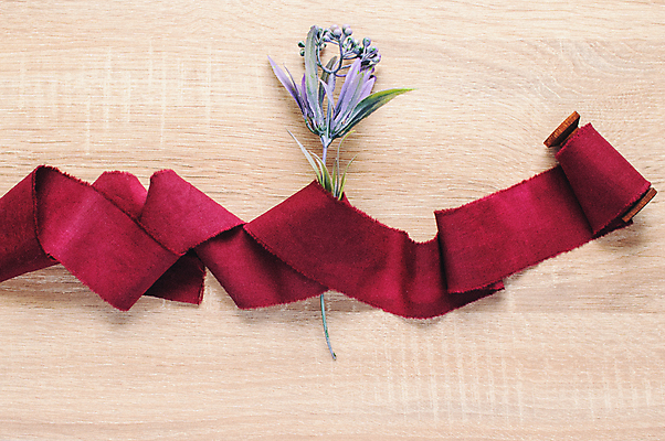 포토 JPG 해외이미지 라이프스타일 디자인 리본 밧줄 결혼 컨셉 취미 사람없음 목재 장식 컬러풀 유행 축제 수확 골동품 광선 시골 축하 직물 면 원형 생일 가장자리 제조 상품 바느질 실크 묘사 유기농 붕대 좁은 캔버스 위치 실타래 찢어짐 내추럴 구성 그런지 달리기선수 핸드메이드 해외포토 도형 나무 웰빙 기념일 줄 컬러 농업 재료 모션 이벤트 생활 둘레 육상선수 파일형식 이미지허브